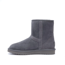 Load image into Gallery viewer, Byron Australian Sheepskin Classic UGG Boots