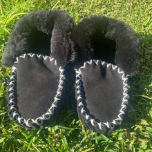 Load image into Gallery viewer, Thin Sole Moccasins - Black