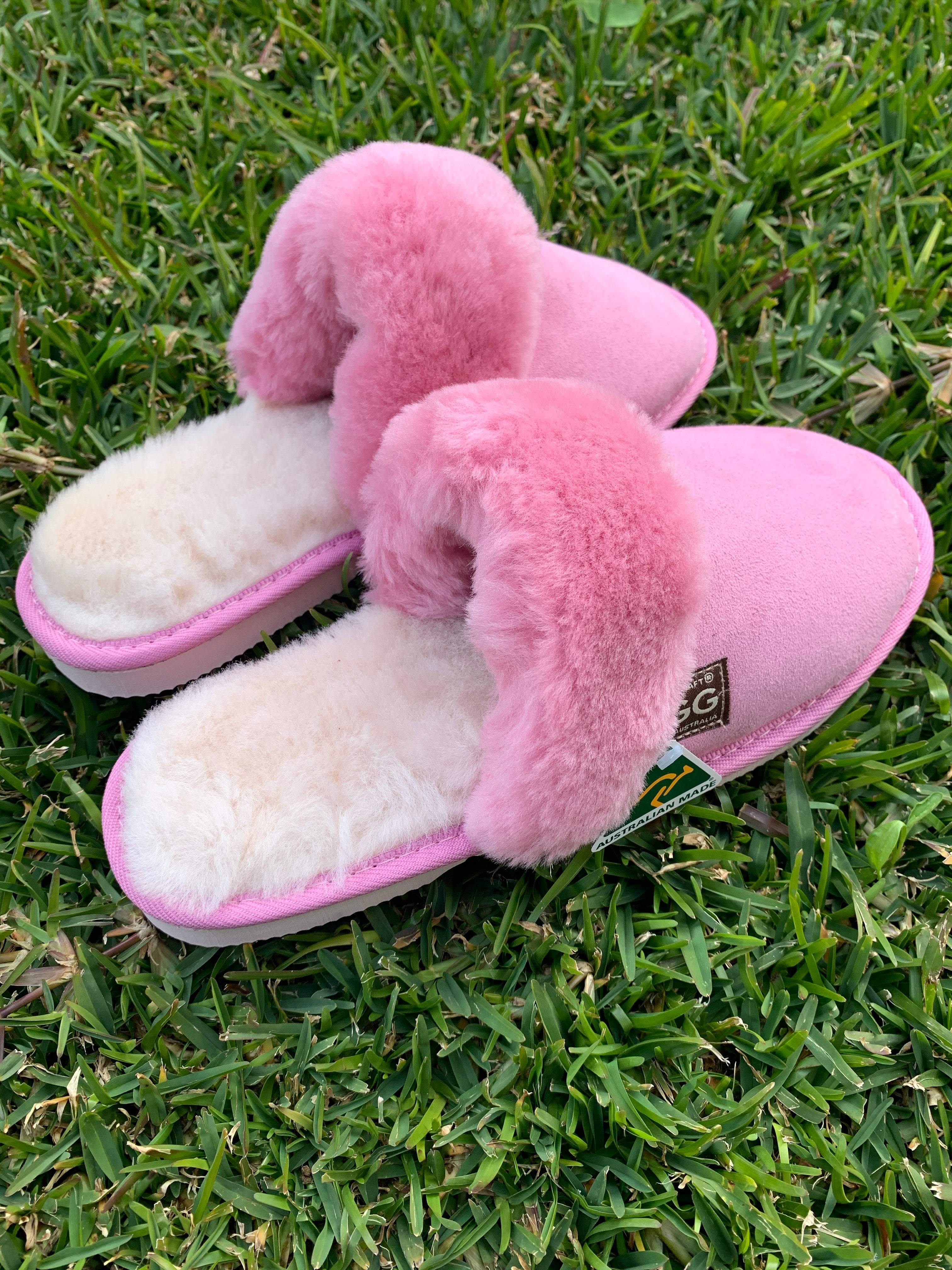 Pink fuzzy ugg outlet slippers