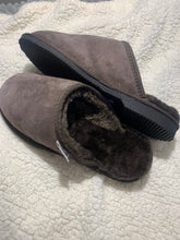 Load image into Gallery viewer, Mens Scuff Slippers - Chocolate
